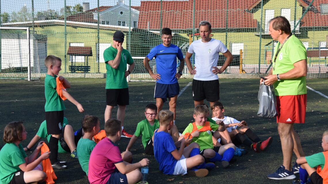 Piotr Ćwielong przyjechał do Żar na trening Młodego Talentu