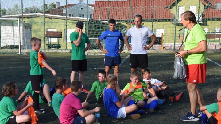 Piotr Ćwielong przyjechał do Żar na trening Młodego Talentu