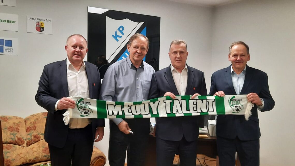 Prezes PZPN Cezary Kulesza w Akademii Młody Talent